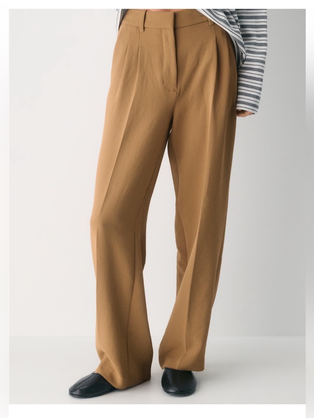 Aritzia The Effortless Trouser Pant Crepette in Saville Carmel Camel Size 2